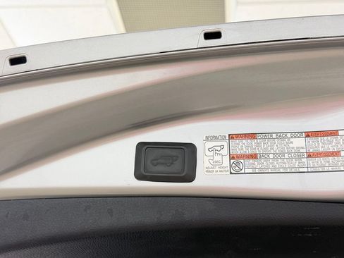 Used 2018 Toyota RAV4 XLE FWD image 25