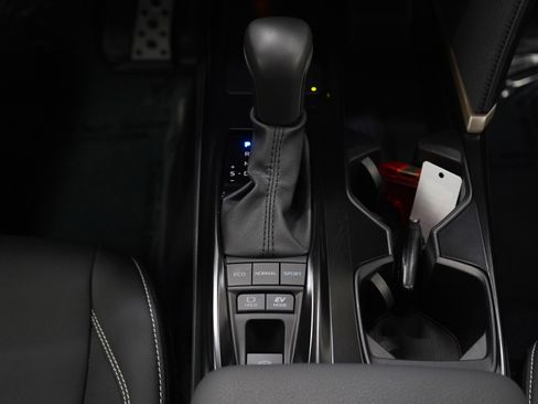 Used 2025 Toyota Camry SE image 15