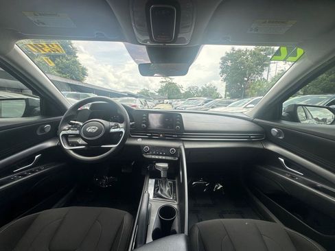 Used 2022 Hyundai Elantra SEL FWD image 14