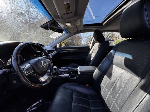 Used 2016 Lexus ES 350 Base 4dr Sedan w/ Luxury Package w/Wood Trim image 11