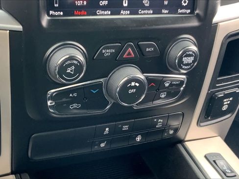 Used 2020 RAM 1500 Classic SLT w/ Luxury Group RWD image 31