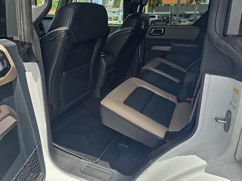 Used 2023 Ford Bronco Wildtrak image 8