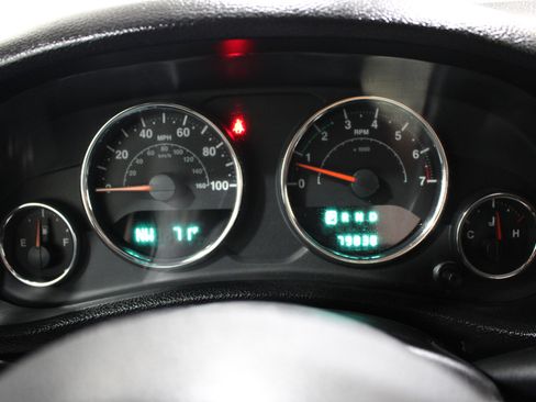 Used 2013 Jeep Wrangler Sport AWD/4WD image 9