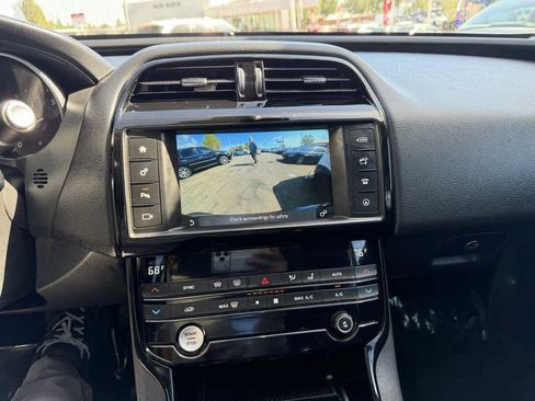 Used 2017 Jaguar XE Premium image 13