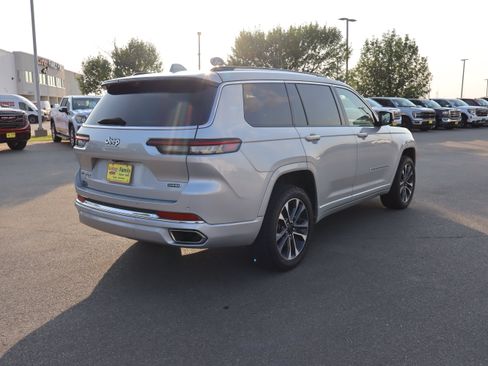 Used 2022 Jeep Grand Cherokee L Overland w/ Advanced Protech Group III AWD/4WD image 7