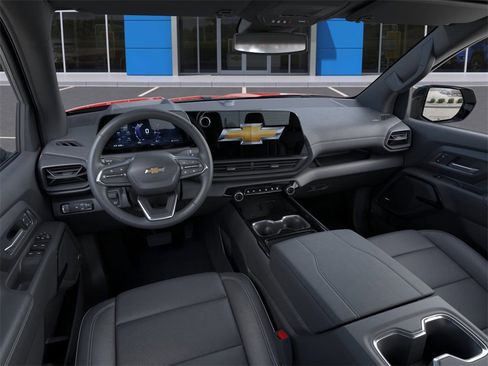 New 2025 Chevrolet Silverado EV LT image 15