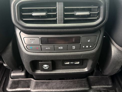 Used 2023 Honda Pilot Elite image 25