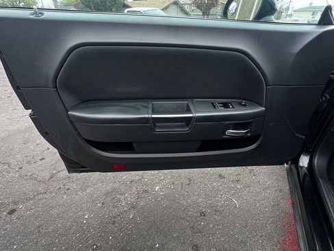 Used 2013 Dodge Challenger SXT image 17