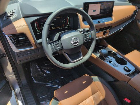 New 2026 Nissan Rogue Platinum AWD/4WD image 2