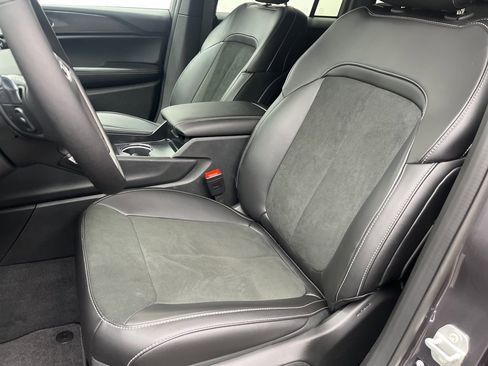 New 2025 Jeep Grand Cherokee Altitude image 8