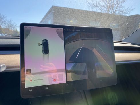 Used 2022 Tesla Model Y Long Range image 24