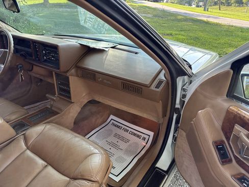 Used 1989 Cadillac Seville FWD image 32