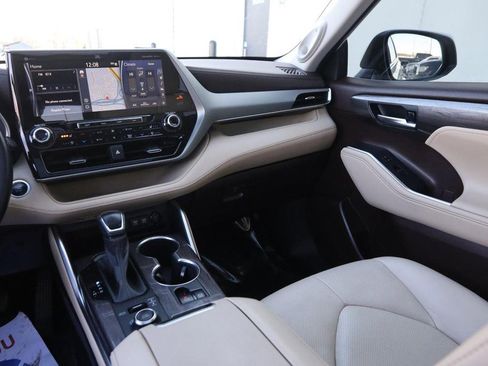 Used 2021 Toyota Highlander Platinum image 27