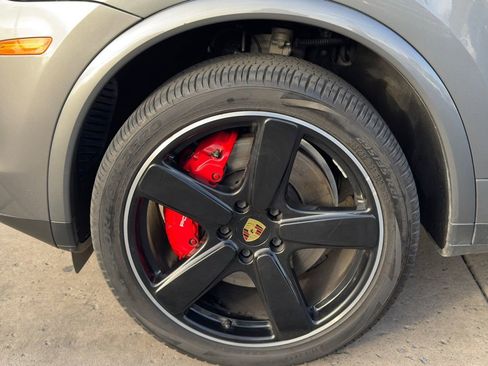 Used 2018 Porsche Cayenne Turbo image 11