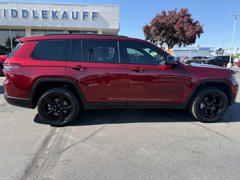 Used 2024 Jeep Grand Cherokee L Limited w/ Black Appearance Package AWD/4WD image 4