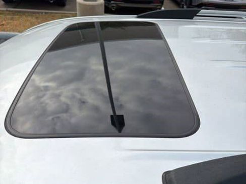 Used 2011 Toyota Highlander Limited image 3