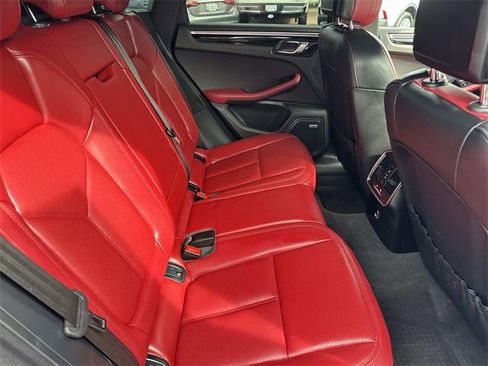 Used 2023 Porsche Macan S image 24