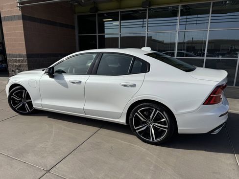 Used 2022 Volvo S60 T8 R-Design Expression w/ Premium Package image 5
