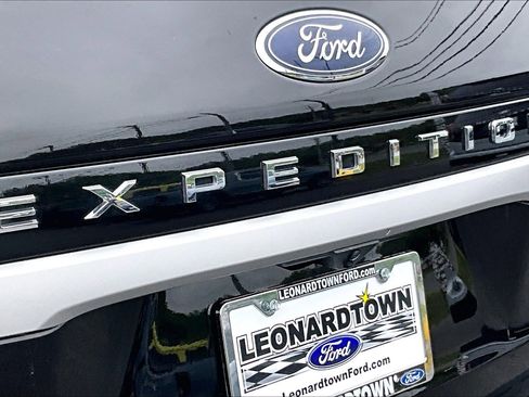Used 2023 Ford Expedition XLT AWD/4WD image 32