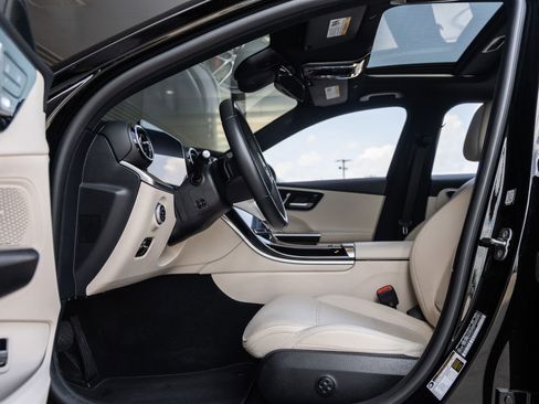 Used 2025 Mercedes-Benz C 300 Sedan image 20