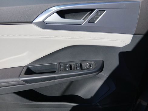 New 2026 Volkswagen Taos SE FWD image 11