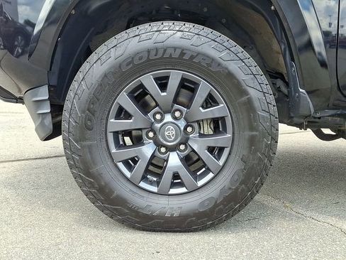 Used 2021 Toyota Tacoma SR5 AWD/4WD image 8