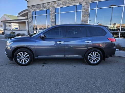 Used 2013 Nissan Pathfinder SL w/ SL Premium Pkg image 2