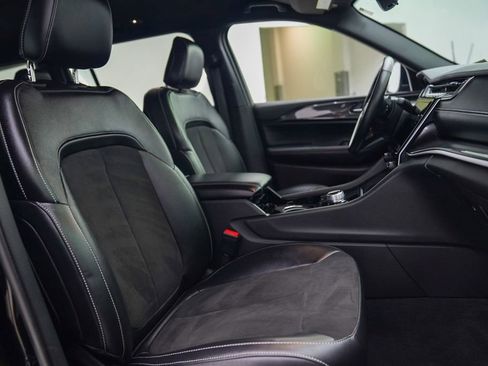 Used 2022 Jeep Grand Cherokee L Laredo image 12