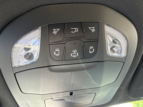 New 2027 Chrysler Pacifica Select FWD image 39