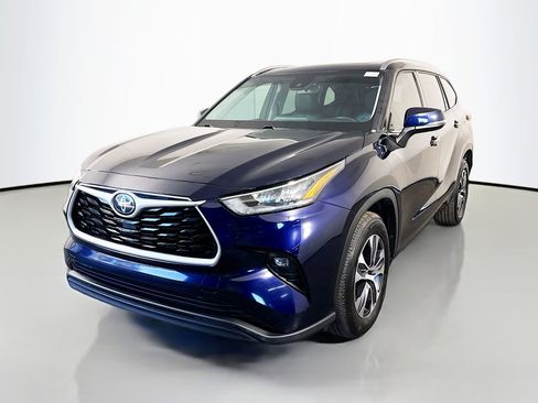Used 2020 Toyota Highlander XLE image 4