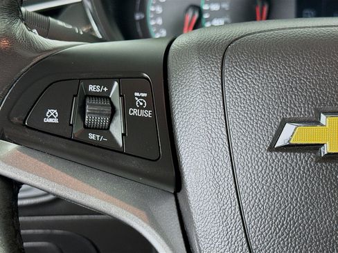 Used 2022 Chevrolet Trax LT w/ LT Convenience Package FWD image 11