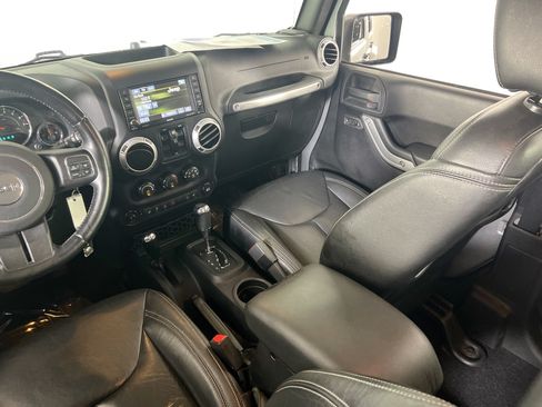 Used 2015 Jeep Wrangler Unlimited Sahara w/ Dual Top Group AWD/4WD image 20