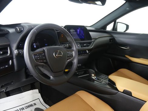 Used 2025 Lexus UX 300h FWD image 13