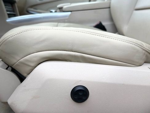 Used 2014 Mercedes-Benz E 350 4MATIC Sedan image 27