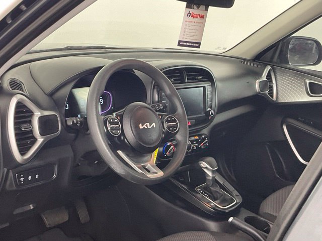 Used 2025 Kia Soul LX w/ LX Technology Package FWD image 11