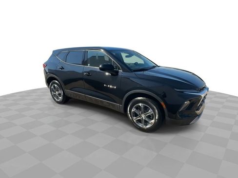 Certified 2025 Chevrolet Blazer LT image 2