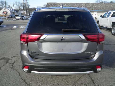 Used 2017 Mitsubishi Outlander SEL image 6