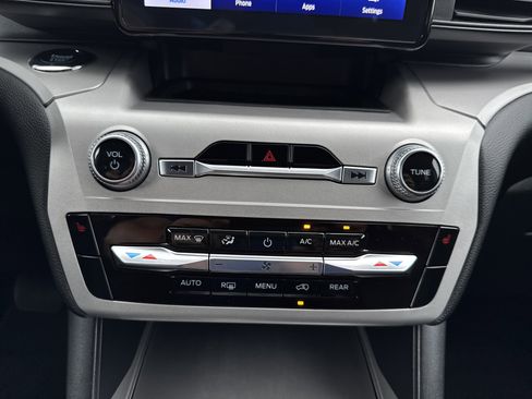 Used 2022 Ford Explorer XLT image 21