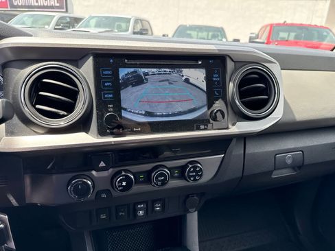 Used 2018 Toyota Tacoma SR5 AWD/4WD image 29
