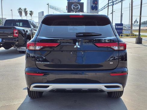 Used 2024 Mitsubishi Outlander SE Black Edition image 6