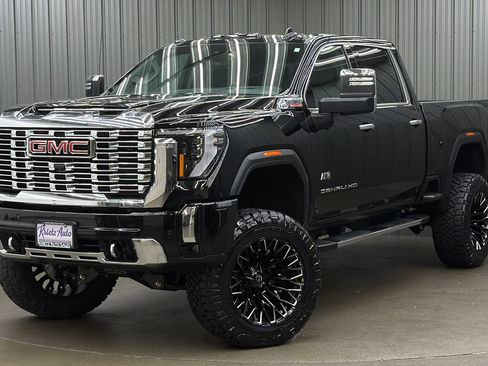 Used 2026 GMC Sierra 3500 Denali w/ Denali Reserve Package AWD/4WD image 1