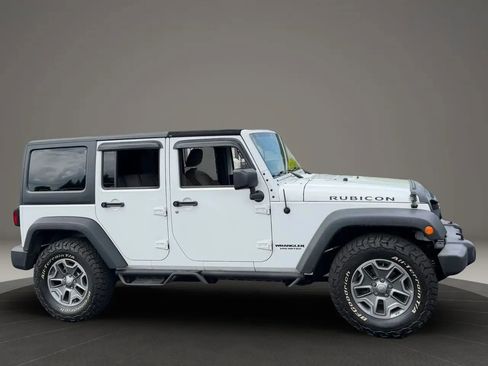 Used 2015 Jeep Wrangler Unlimited Rubicon w/ Connectivity Group AWD/4WD image 2