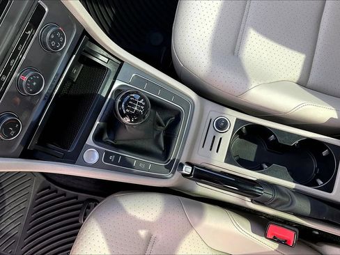 Used 2017 Volkswagen Golf Alltrack SE image 18