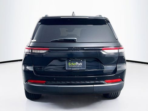 Used 2023 Jeep Grand Cherokee Altitude AWD/4WD image 7