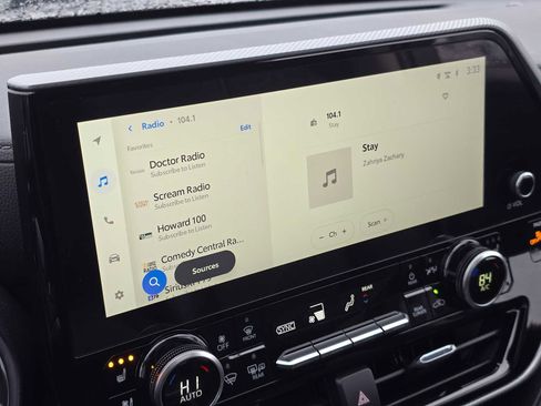 Certified 2025 Toyota Highlander Platinum image 33