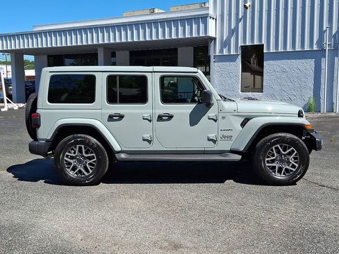 Used 2024 Jeep Wrangler Unlimited Sahara AWD/4WD image 7