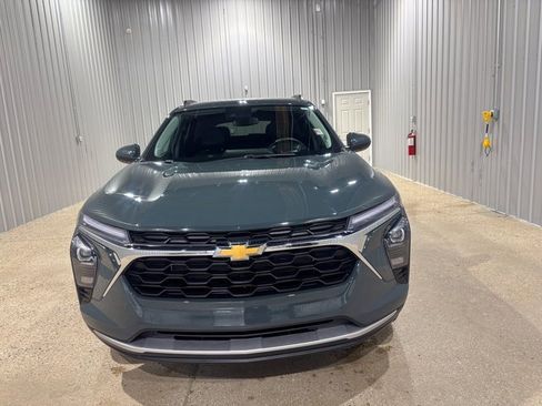 Used 2025 Chevrolet Trax LT w/ Driver Confidence Package image 3