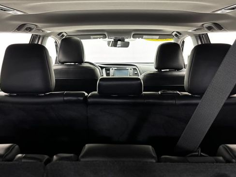 Used 2019 Toyota Highlander XLE w/ Protection Package #3 AWD/4WD image 40