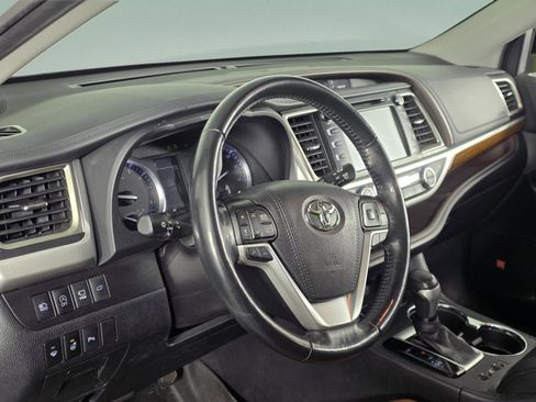 Used 2019 Toyota Highlander Limited image 9