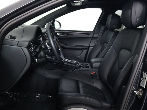 Certified 2026 Porsche Macan AWD/4WD image 5
